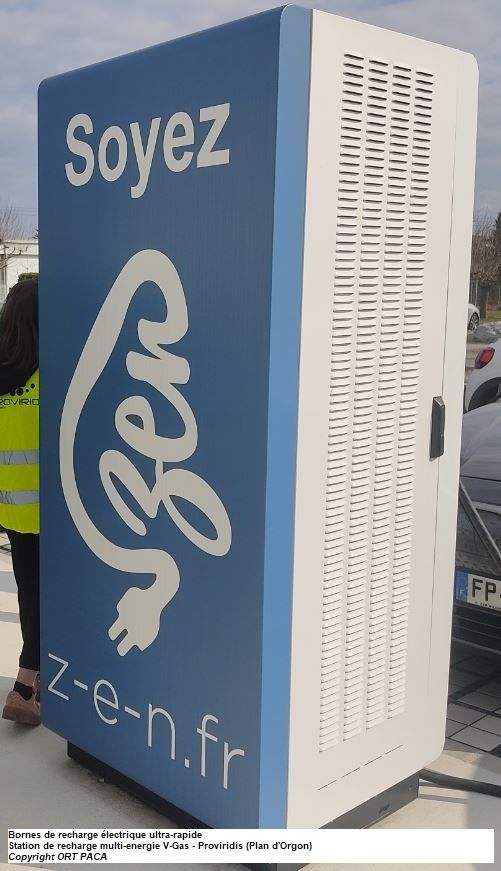 3640489403_391_stationrecharge.jpg